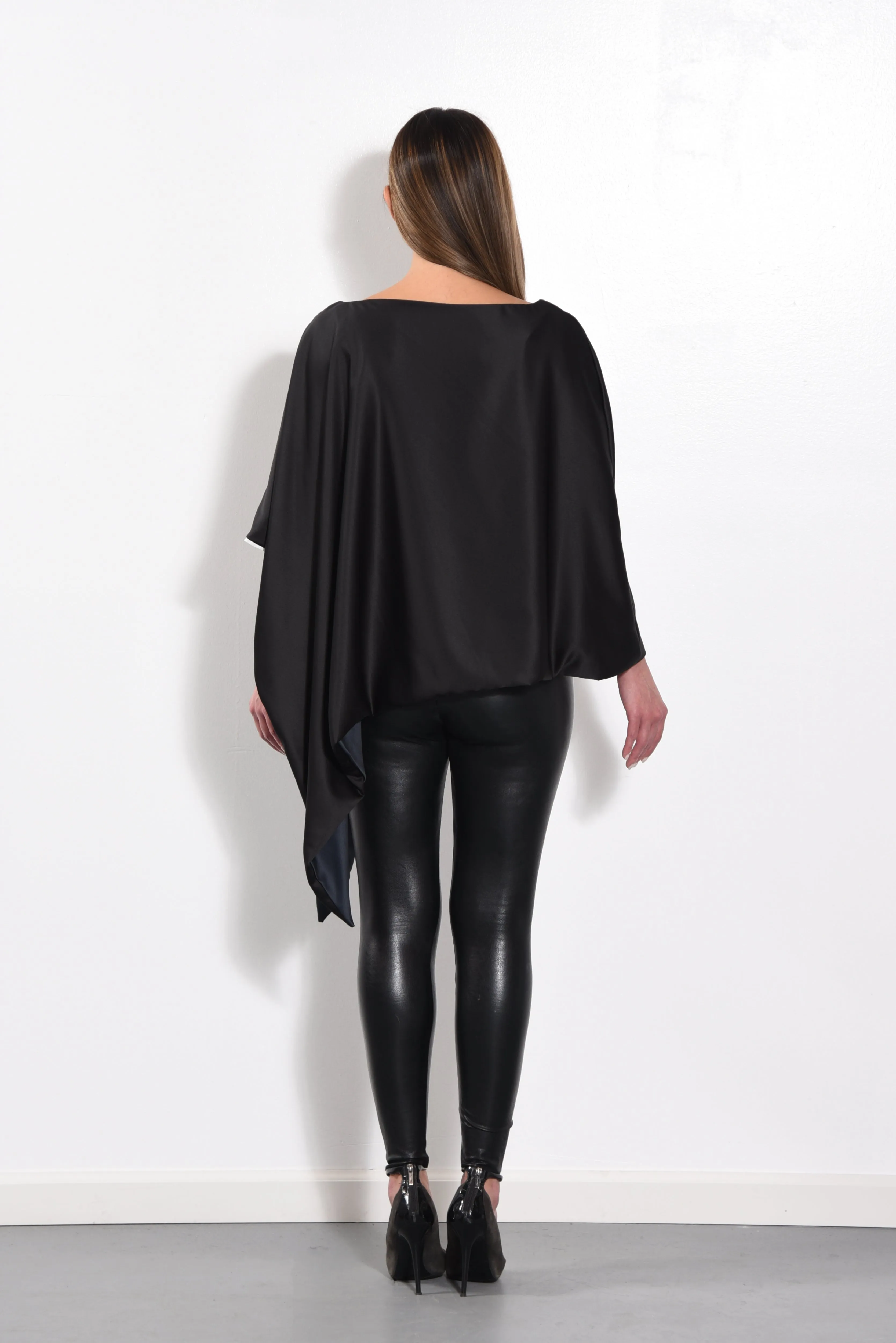 CITY SKYLINE REVERSIBLE PONCHO