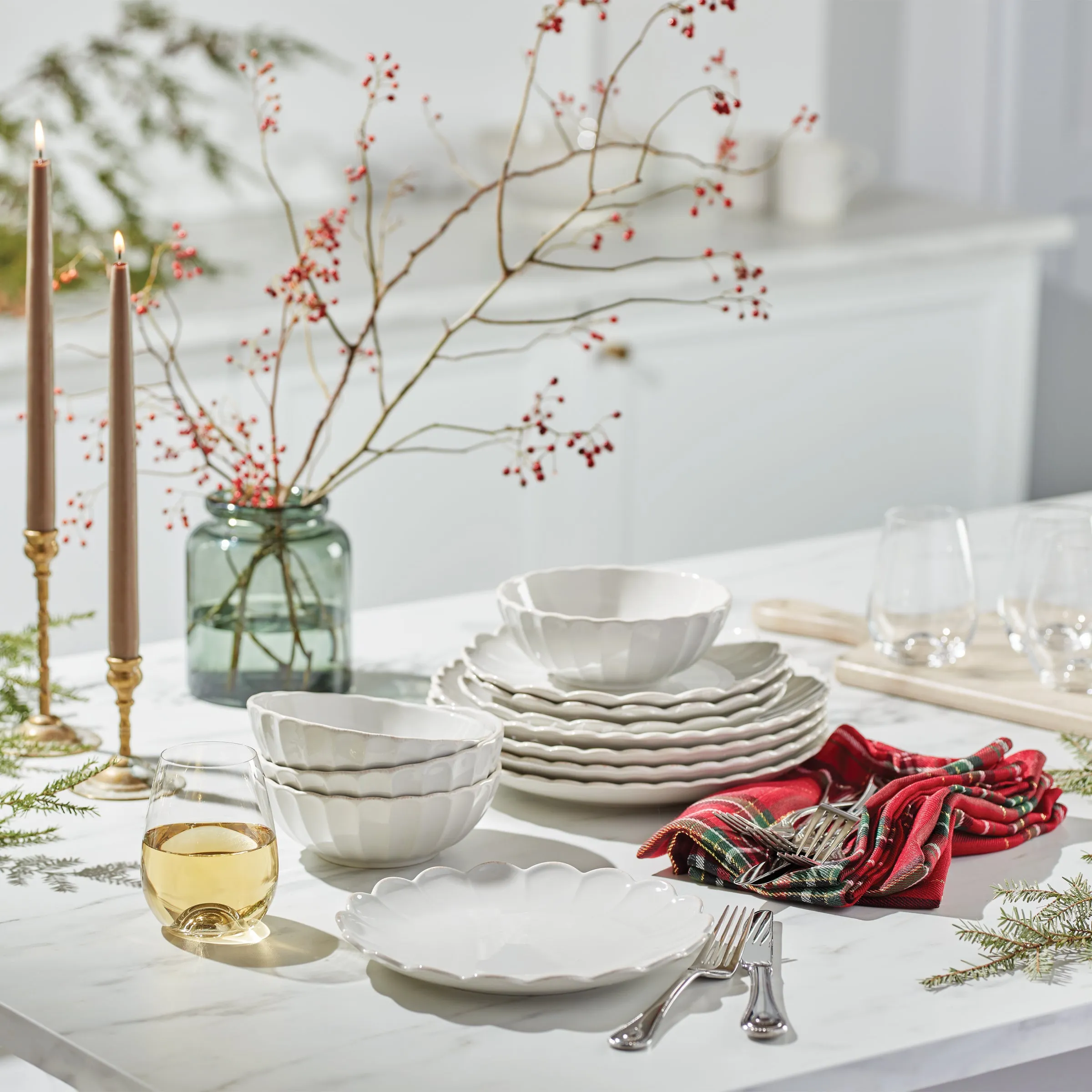 French Perle Scallop 12-Piece Dinnerware Set