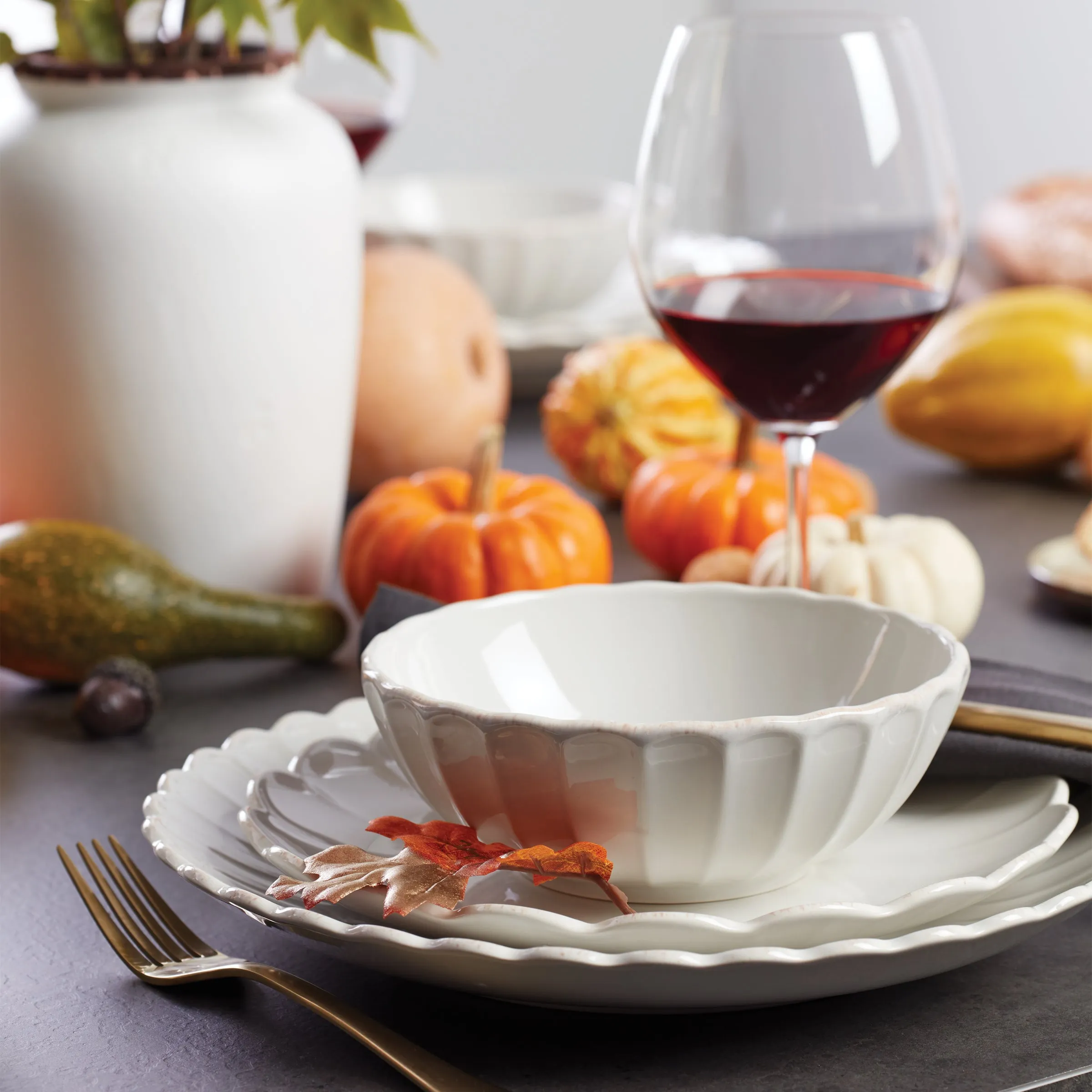 French Perle Scallop 12-Piece Dinnerware Set