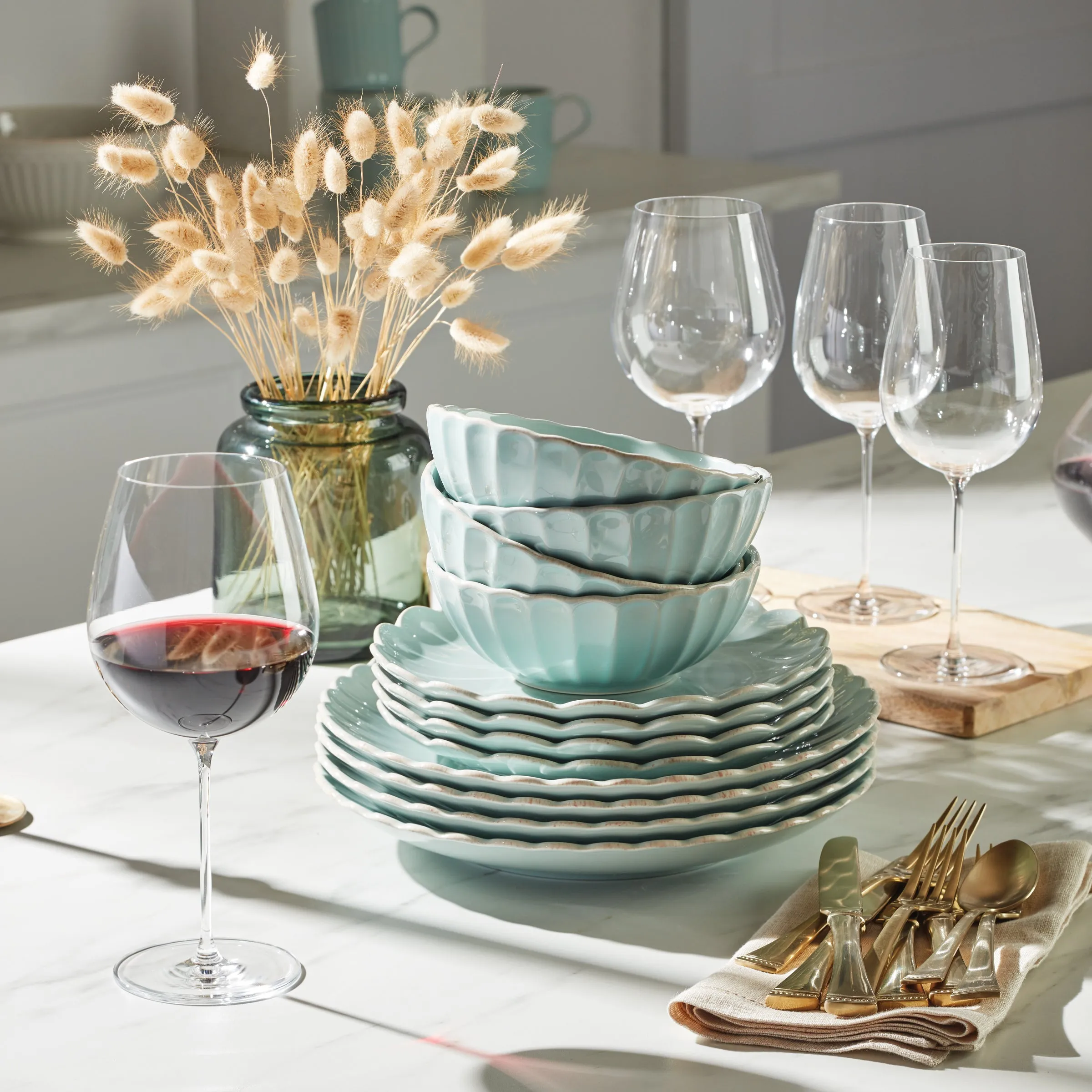 French Perle Scallop 12-Piece Dinnerware Set