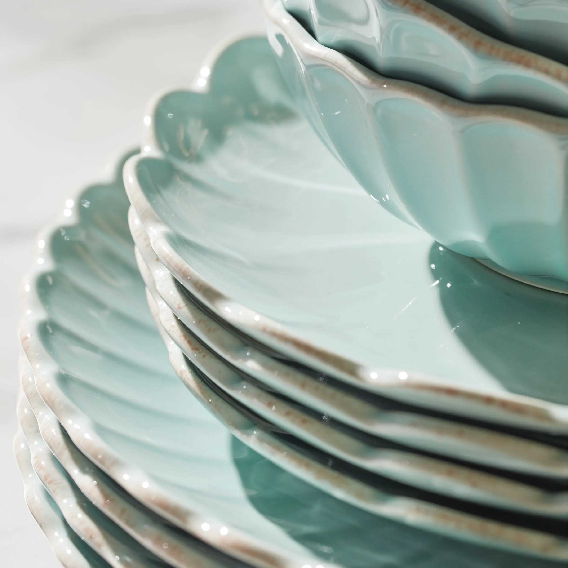 French Perle Scallop 12-Piece Dinnerware Set