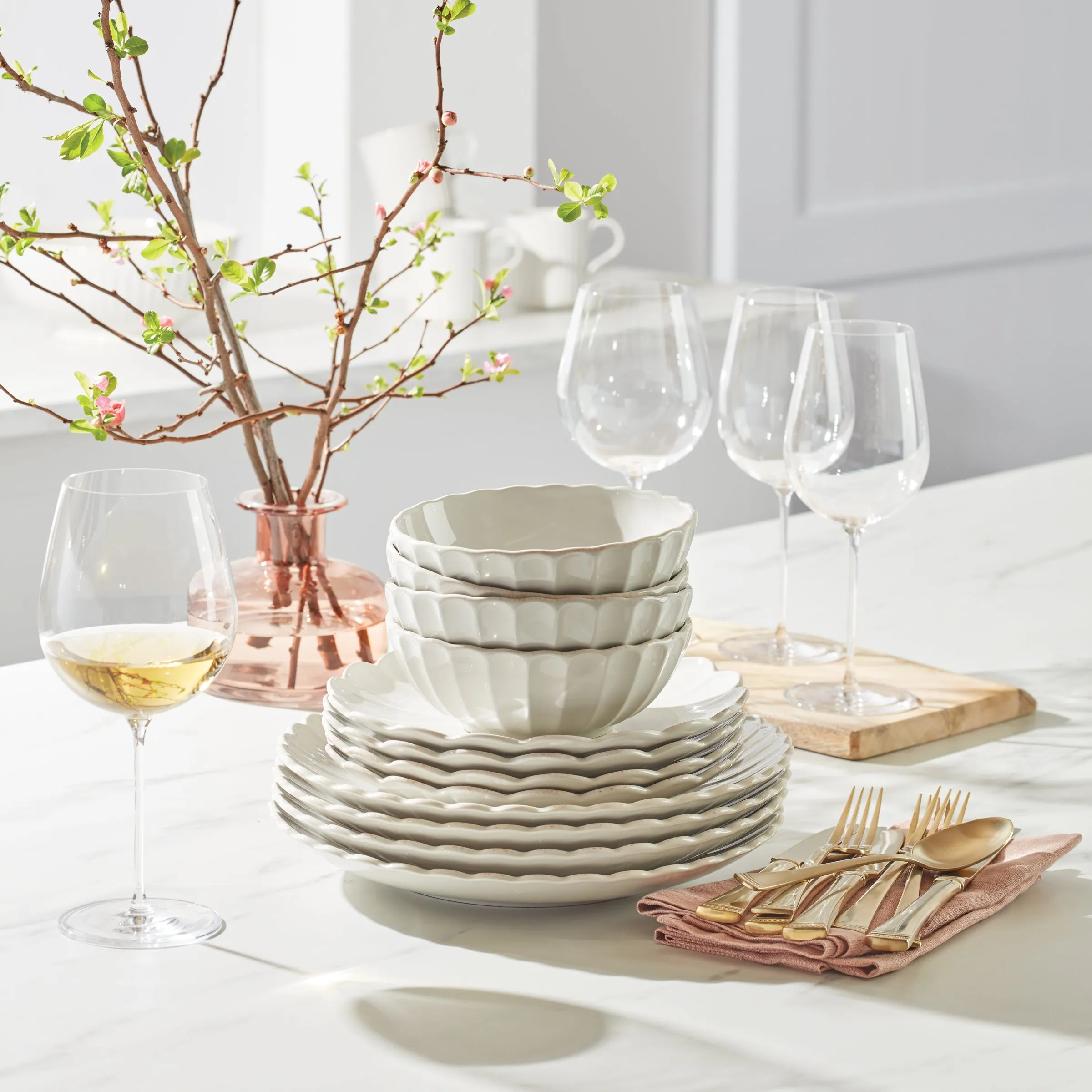 French Perle Scallop 12-Piece Dinnerware Set
