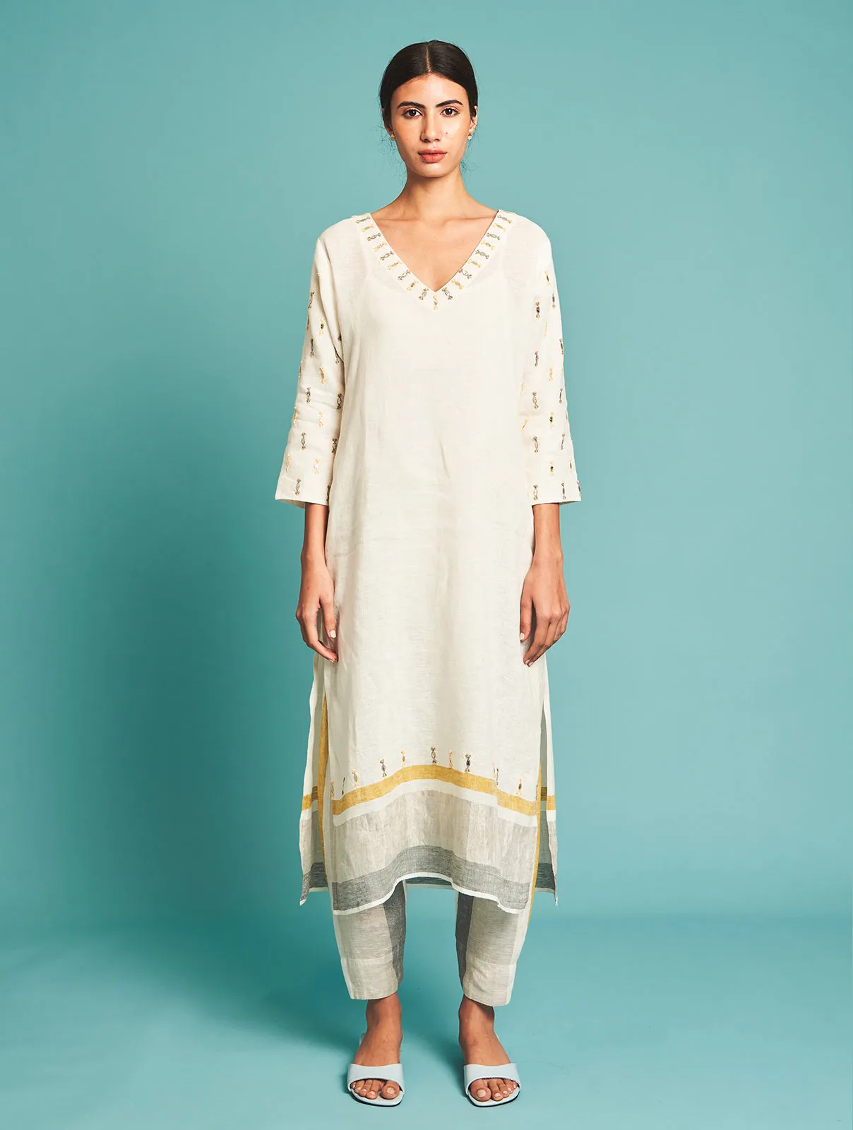 Manan   I   Kiyo Hand-Embroidered Kurta - Ivory   Border Collection