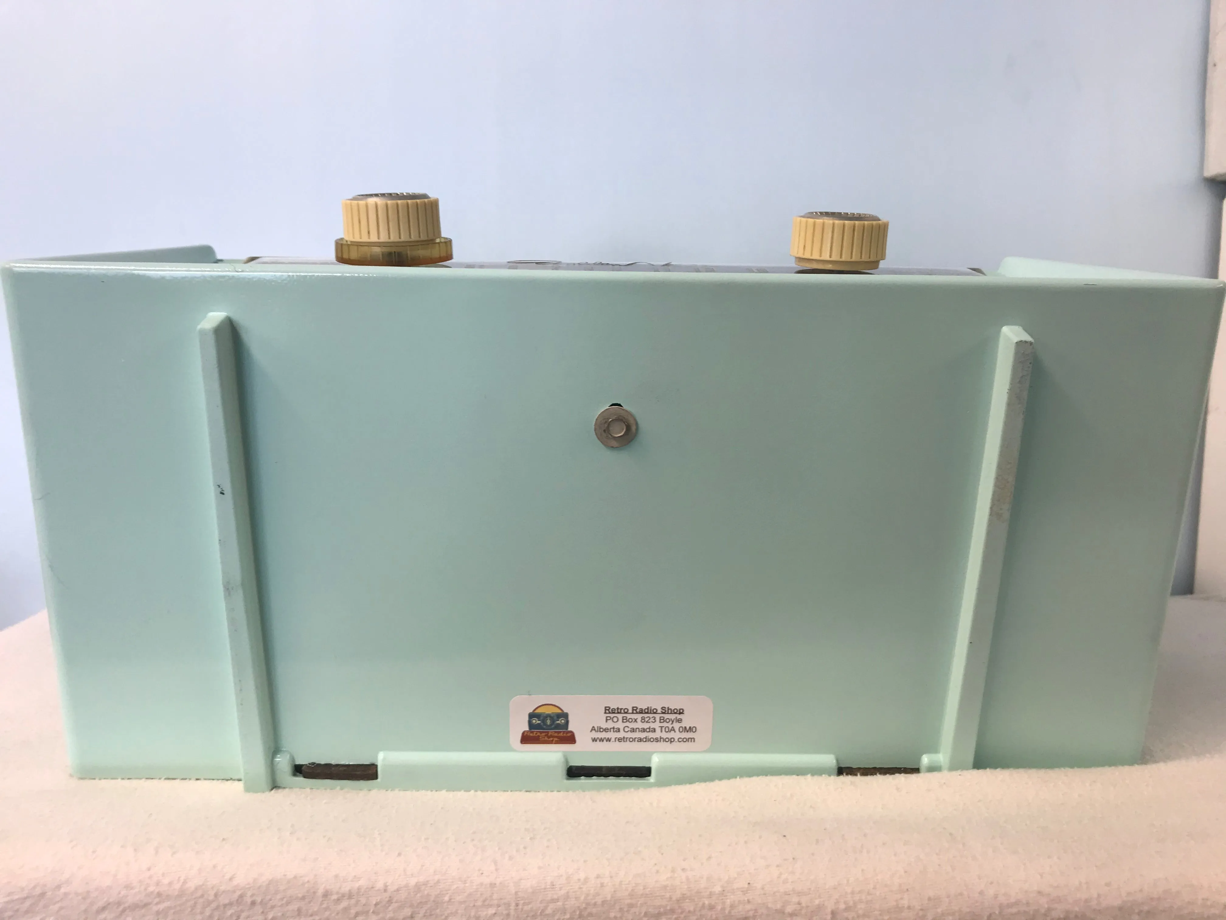 Motorola 67X Tube Radio With Bluetooth input.