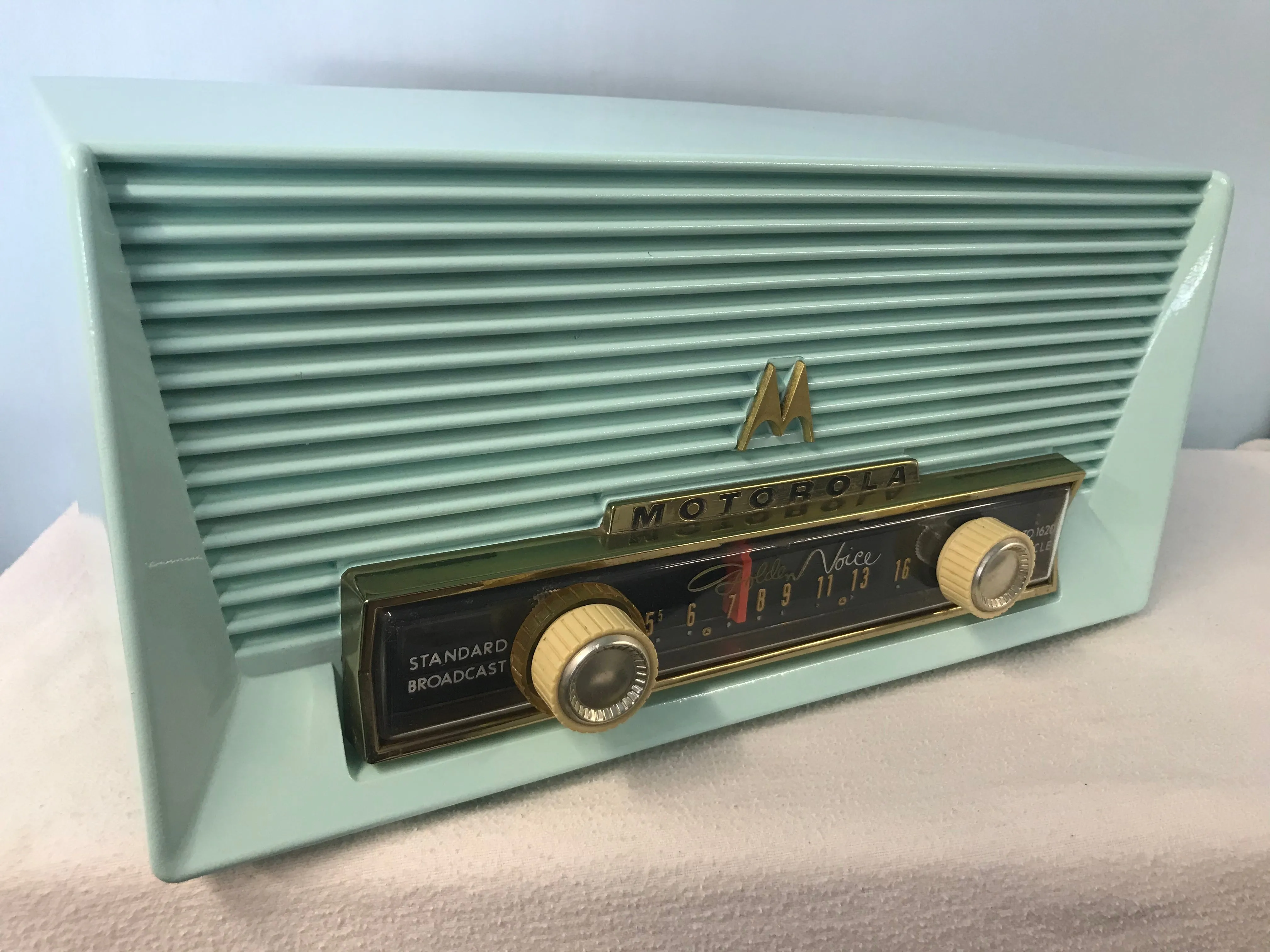 Motorola 67X Tube Radio With Bluetooth input.