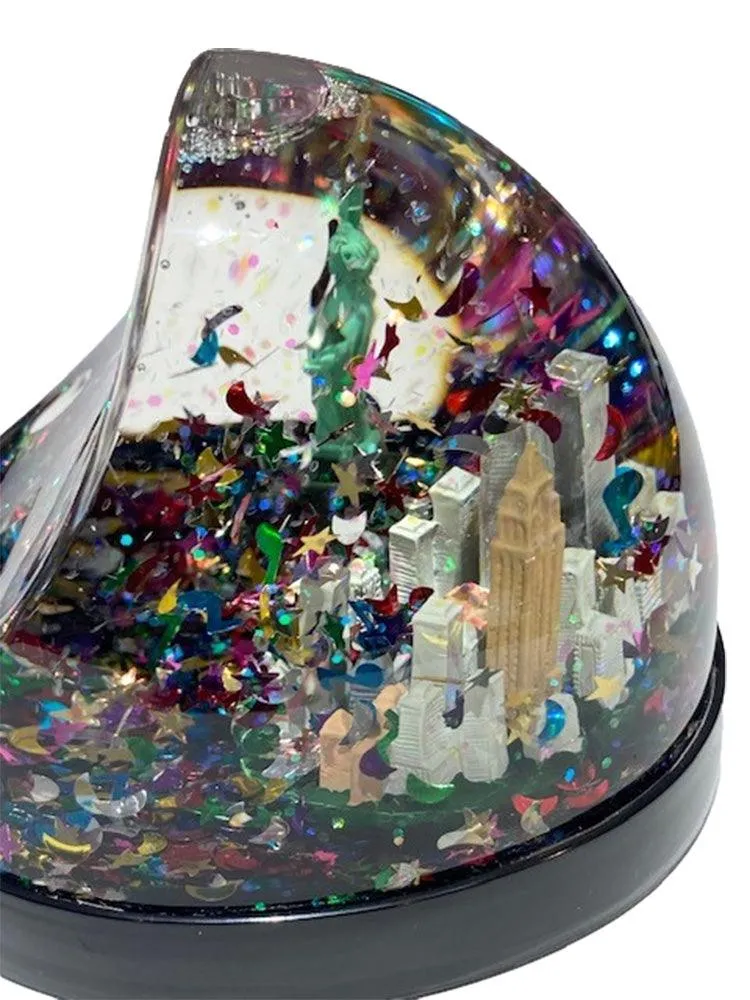 New York City Snowglobe Pen Holder with Twin Towers and Statue of Liberty