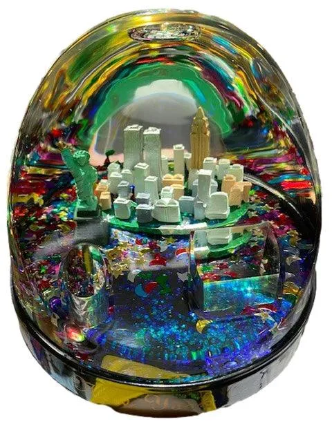 New York City Snowglobe Pen Holder with Twin Towers and Statue of Liberty