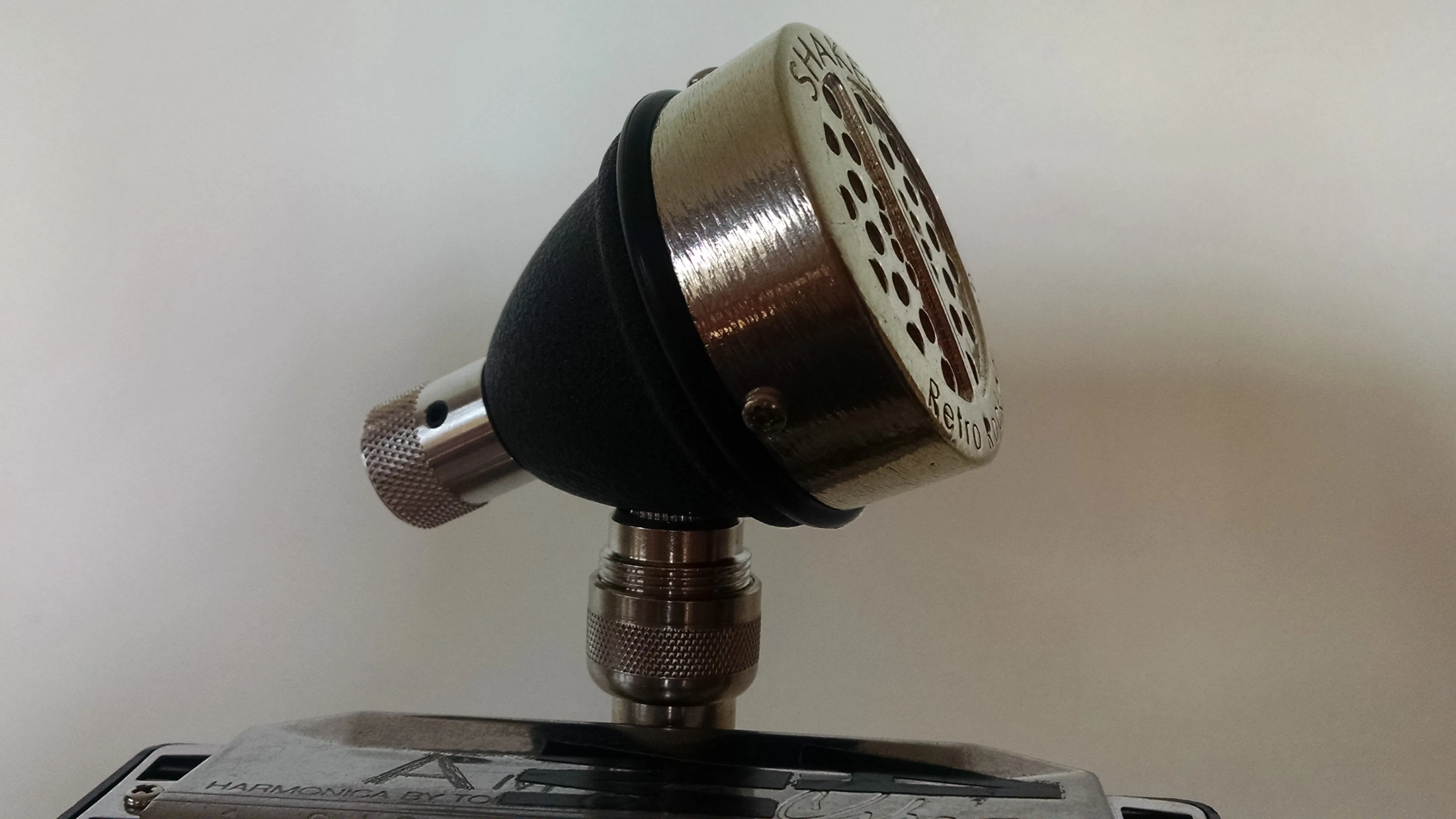 Shaker Retro Rocket Dynamic Harmonica Microphone