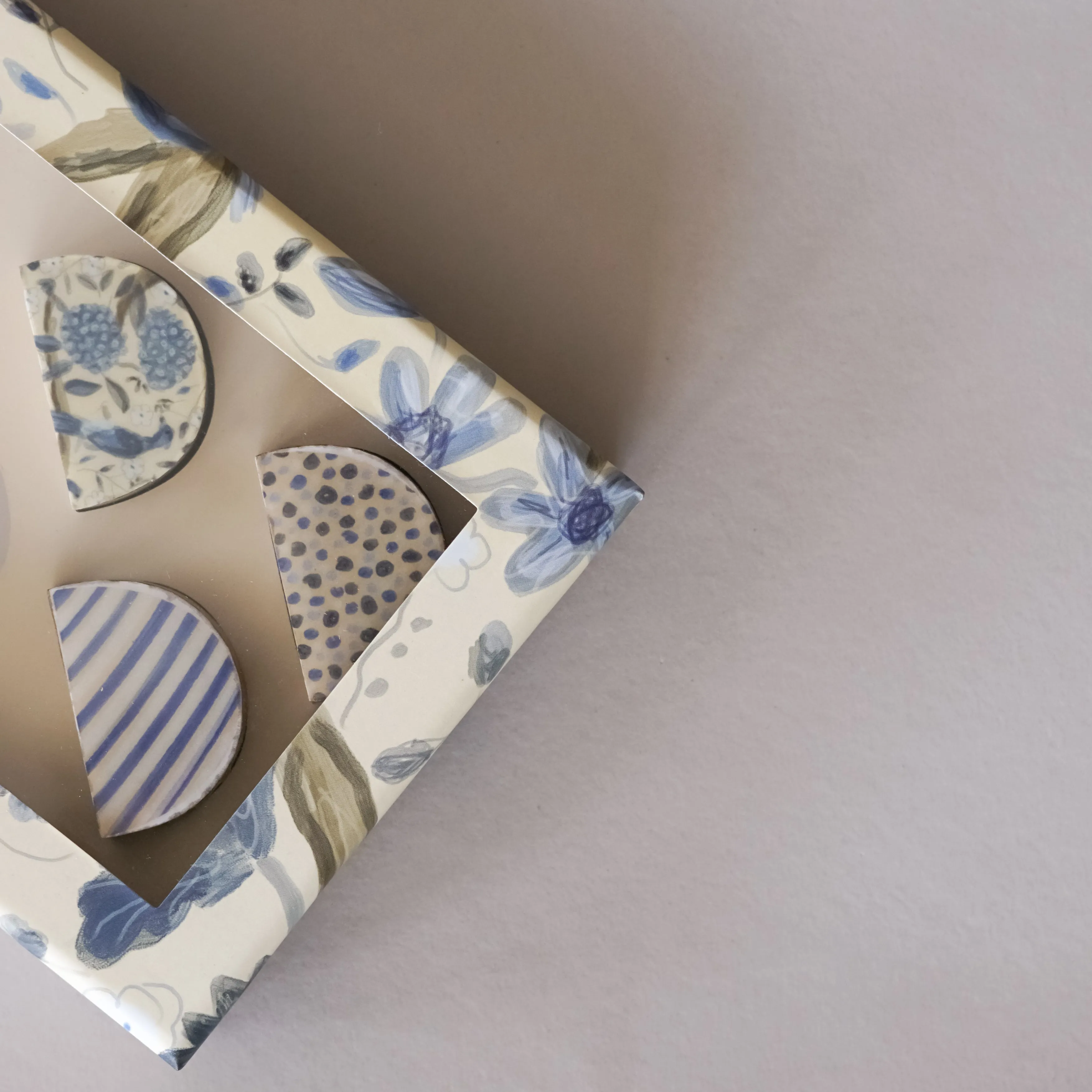 Toile Enamel Place Card Holders | Set of 6