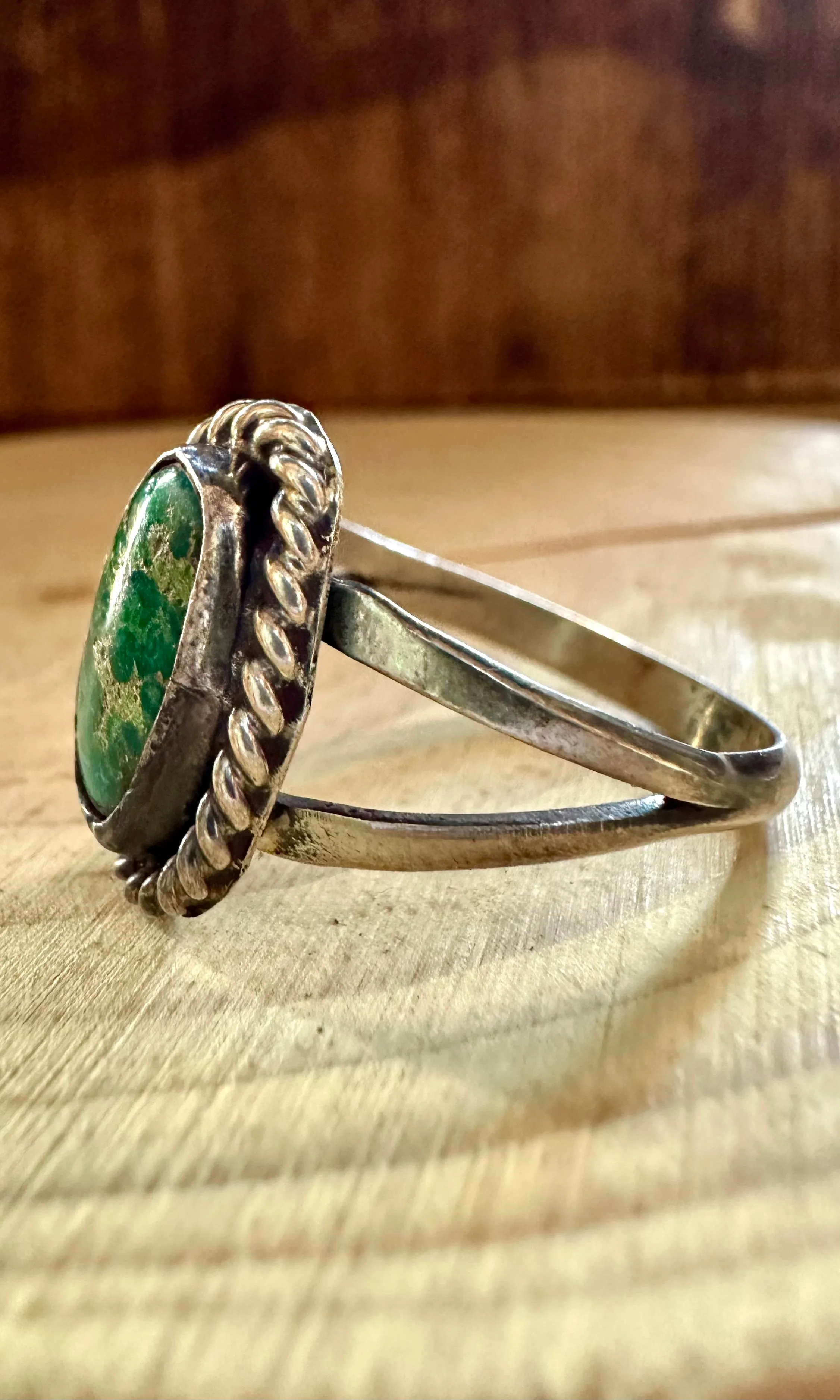 VINTAGE DARLING Silver & Turquoise Ring • Size 8 1/2