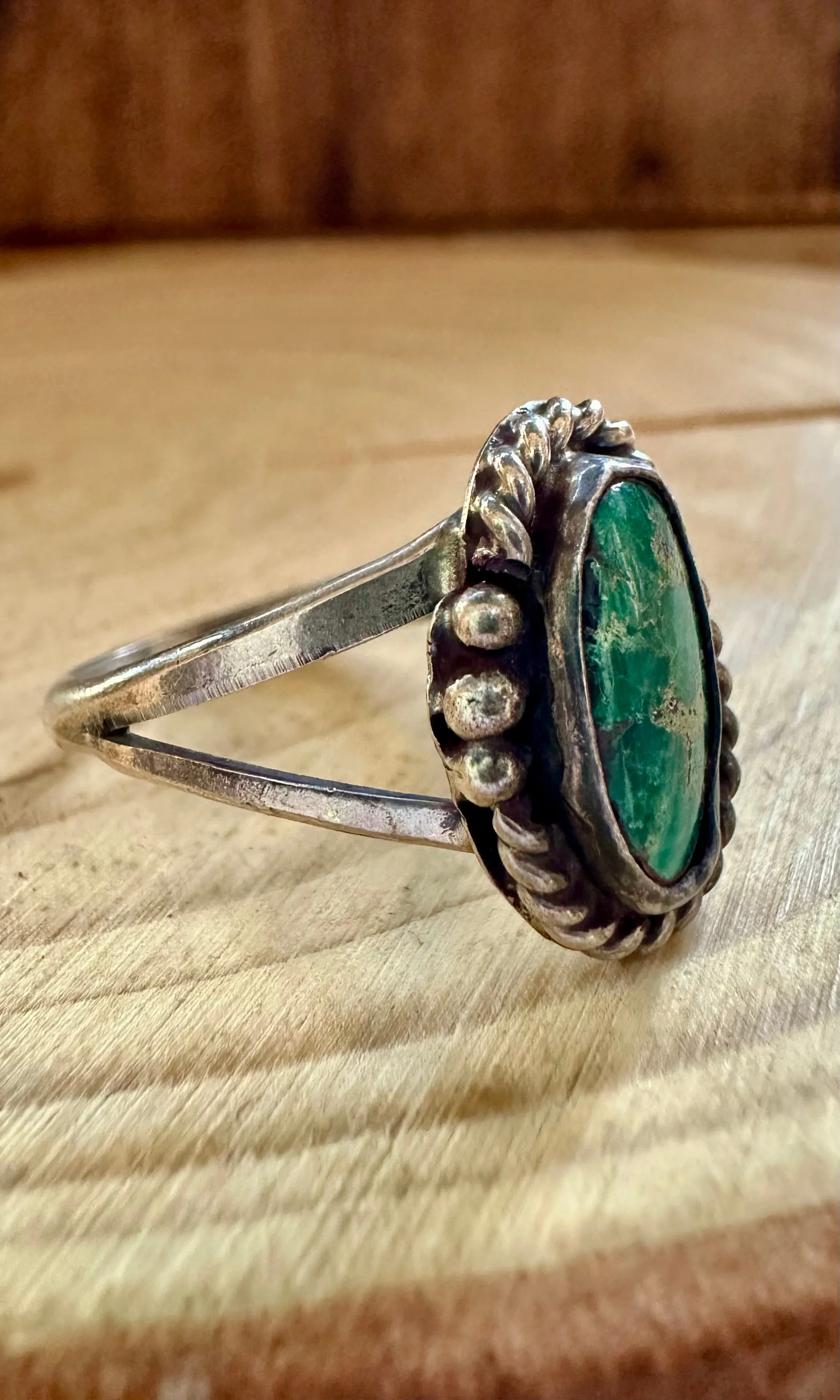 VINTAGE DARLING Silver & Turquoise Ring • Size 8 1/2