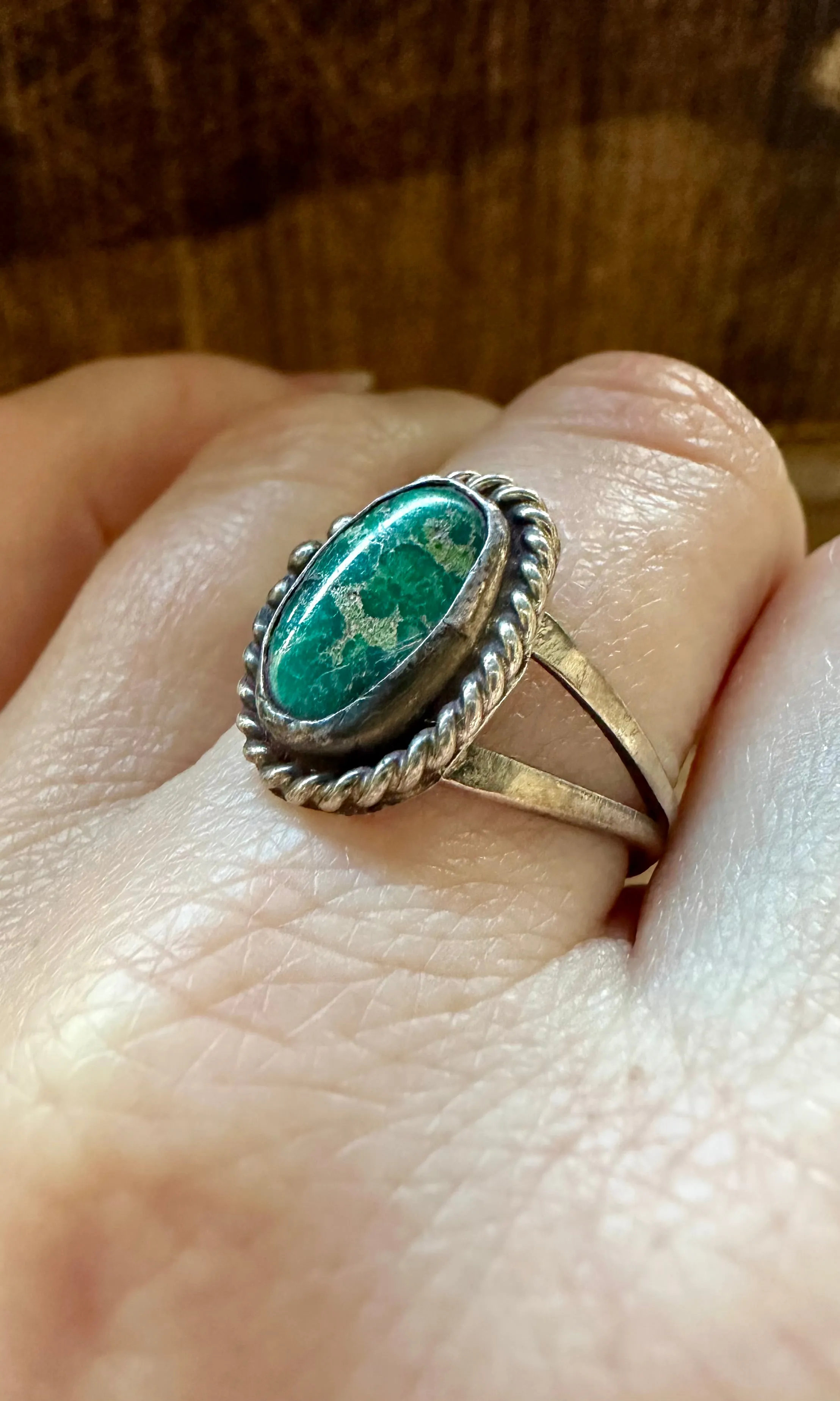 VINTAGE DARLING Silver & Turquoise Ring • Size 8 1/2