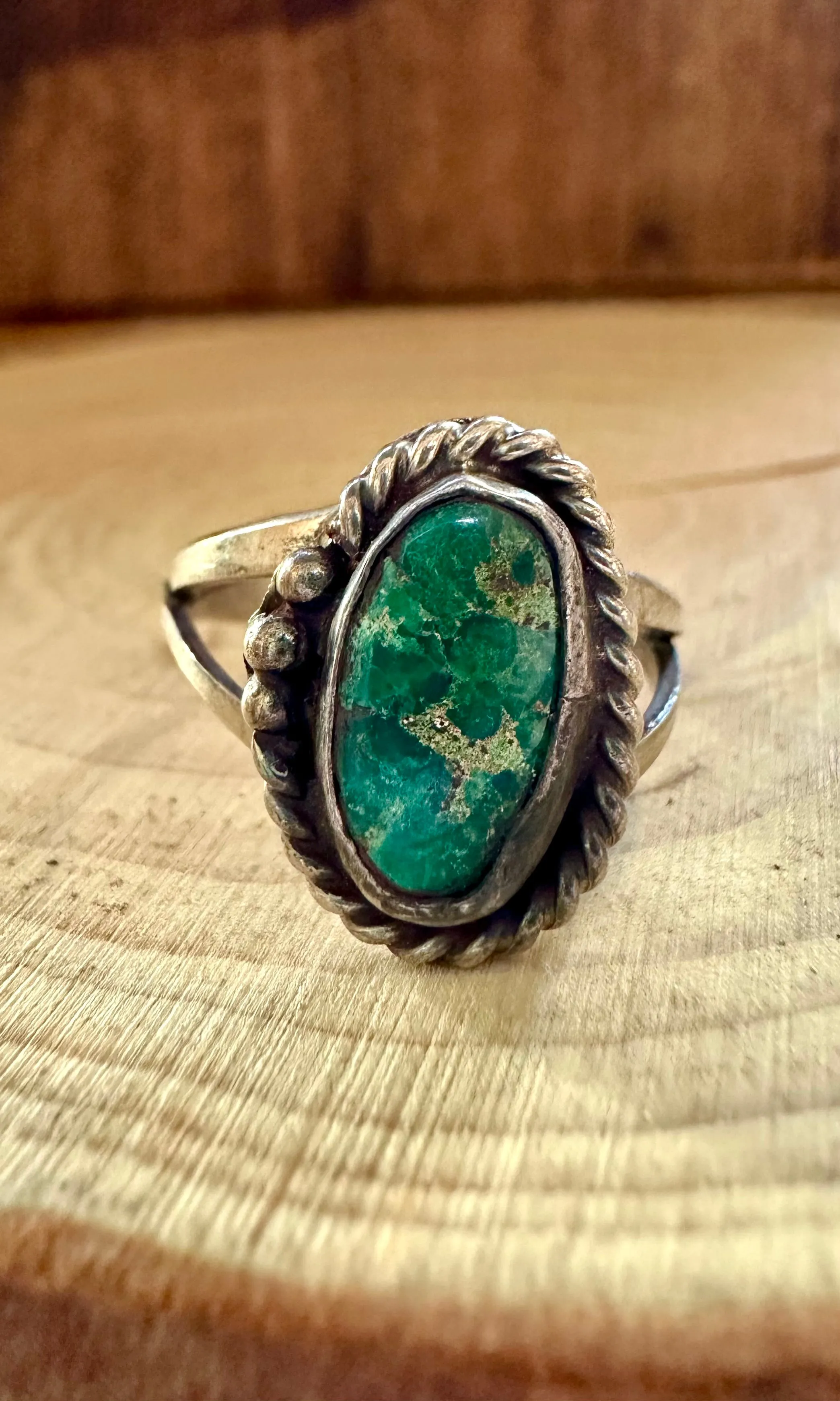 VINTAGE DARLING Silver & Turquoise Ring • Size 8 1/2